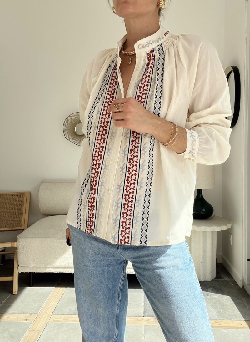 détail broderie chemise femme écrue