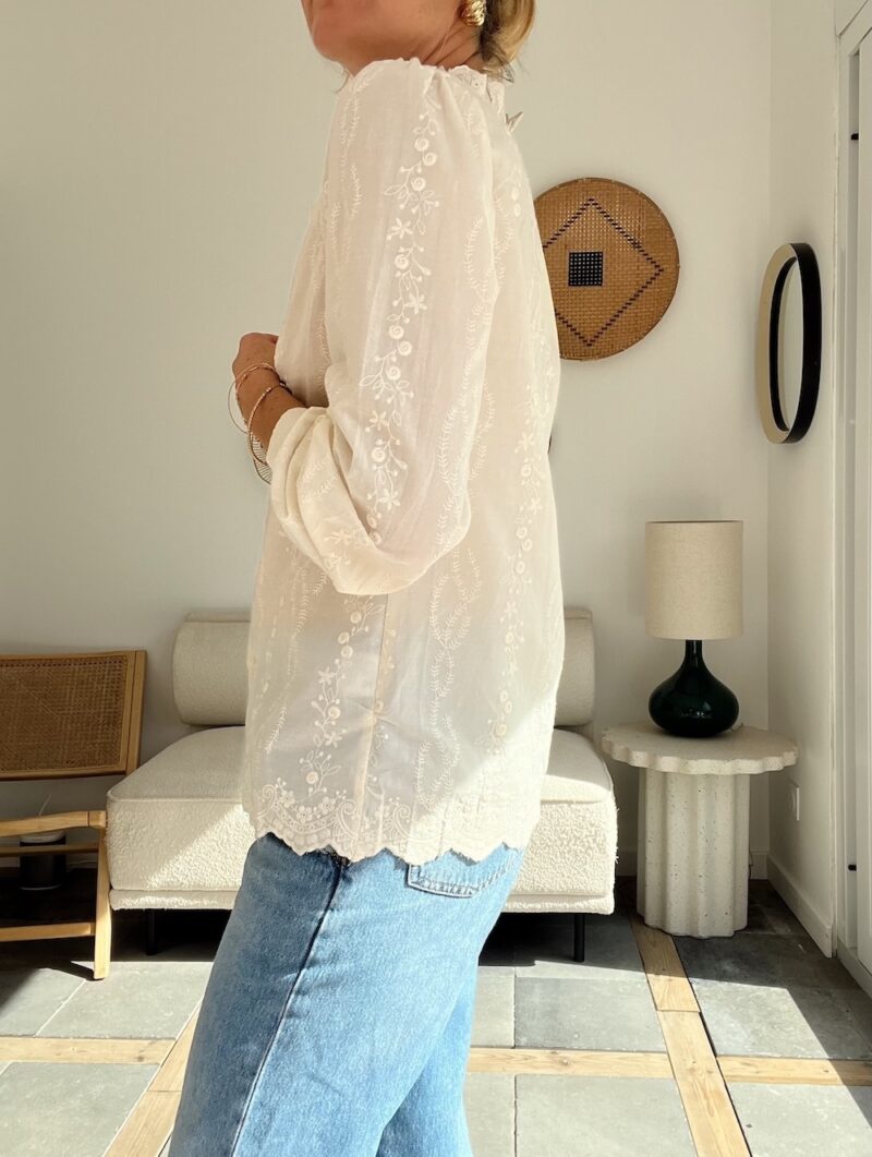 vue de côté, chemise col volanté manches longues